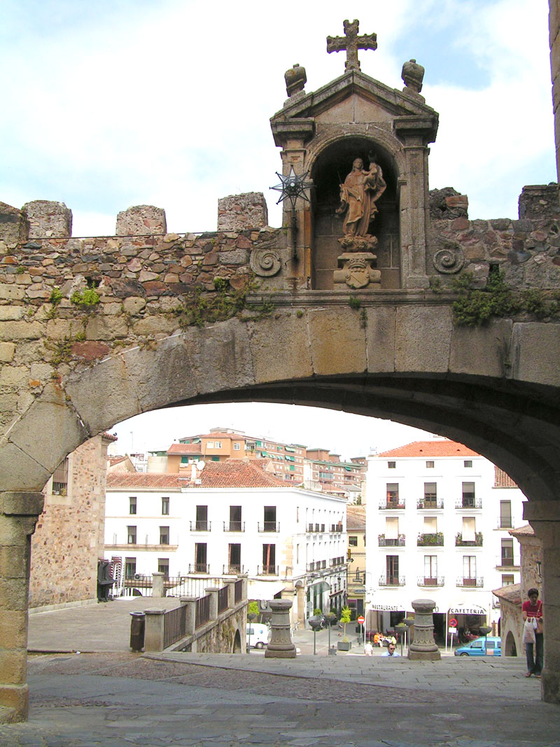 Arco Estrella Cáceres