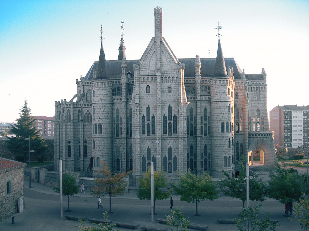 Camino de Santiago por la Maragater&iacute;a: Palacio de Gaud&iacute; en Astorga 