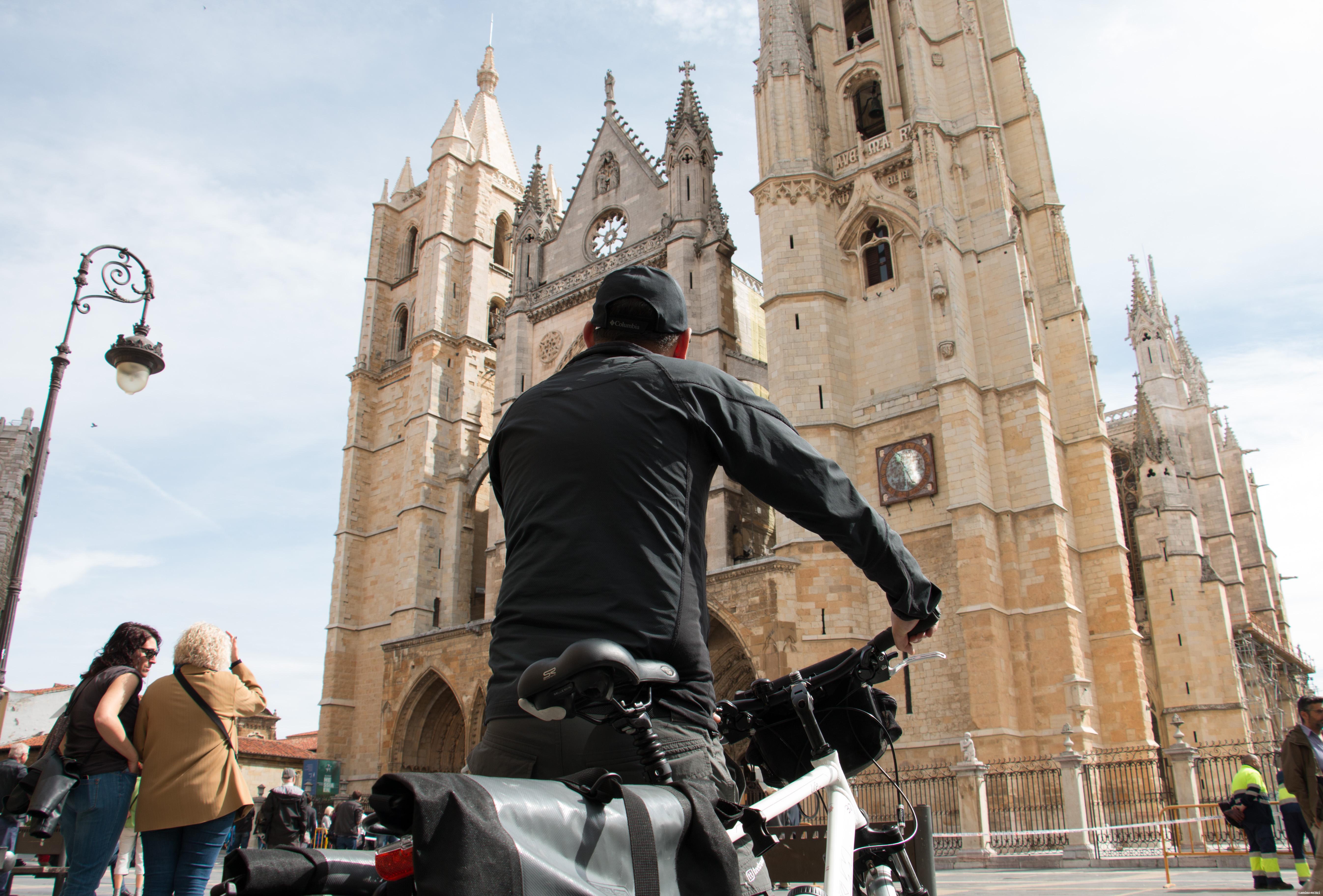 Camino de Santiago desde León- Comenzarás a pedalear en León