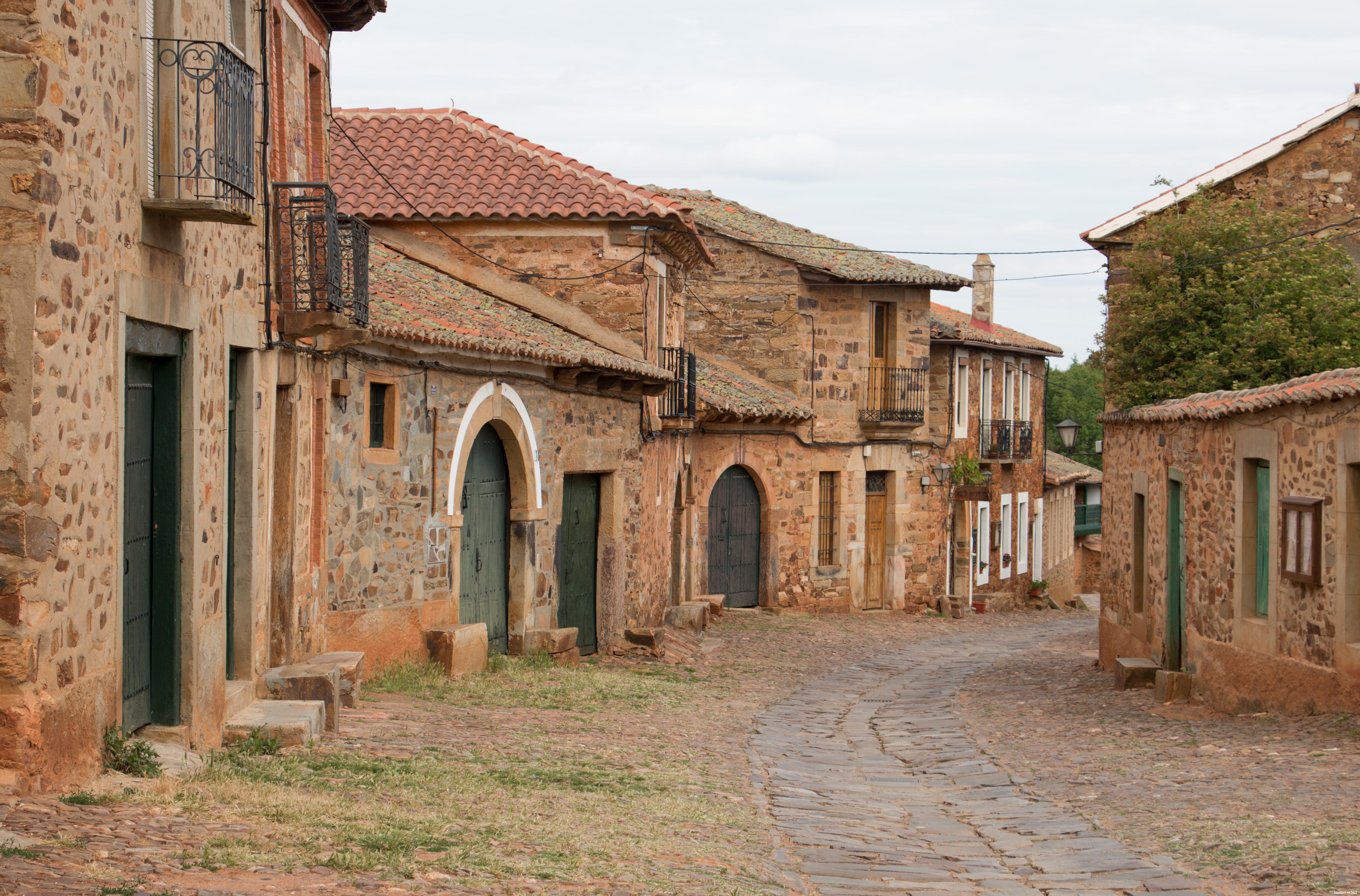 Recursos extras en el Camino de Santiago en bici- monumentos escondidos