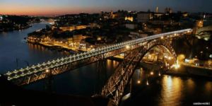 Oporto, ciudad de moda. Vista nocturna del Puente de Luis I
