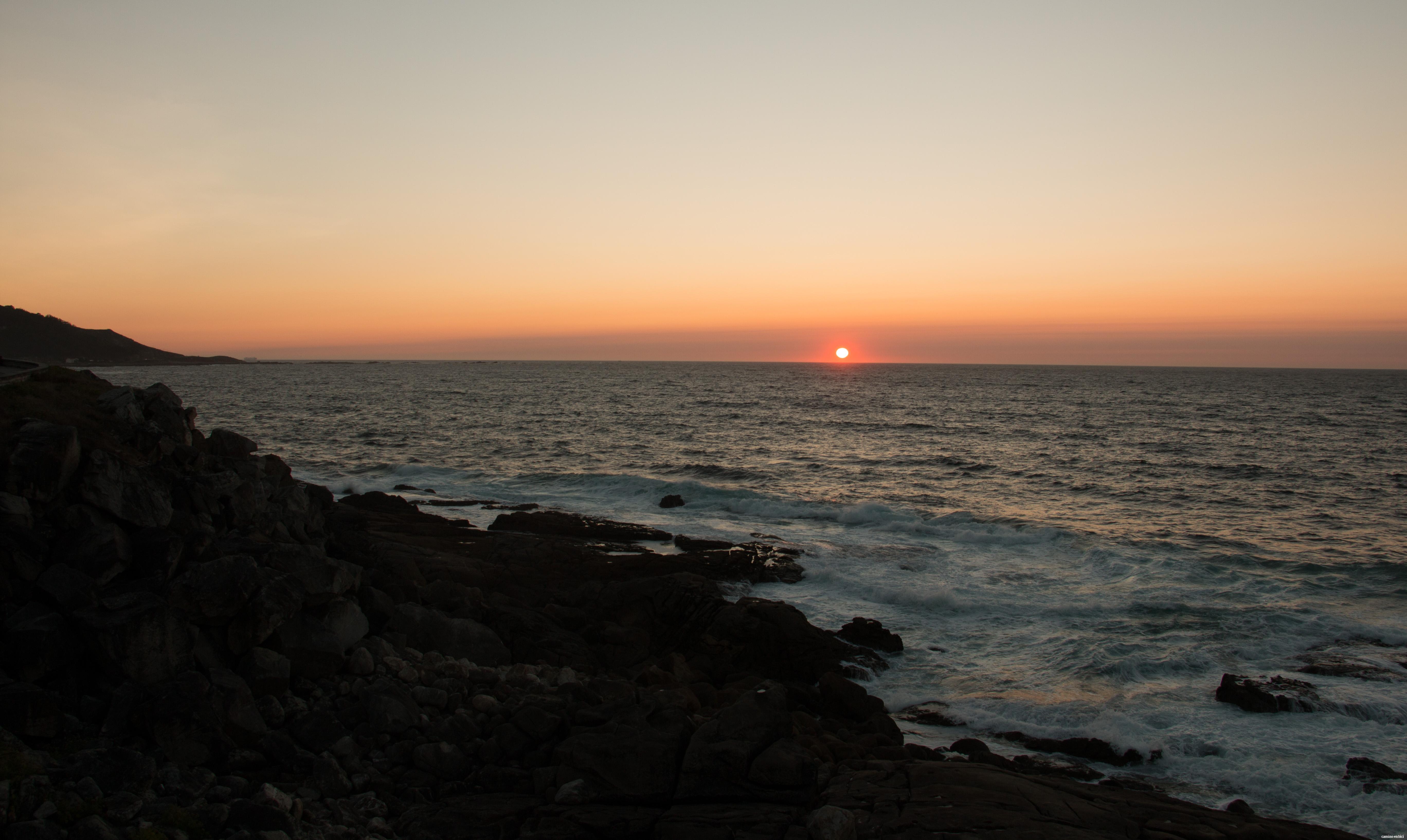 Camino Portugués por la Costa en Bici - Puesta de Sol Baiona