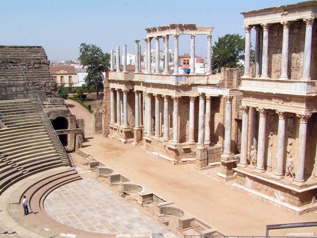 Orígenes de la Vía de la Plata: Teatro Romano en Cáceres, Ciudad Patrimonio de la UNESCO
