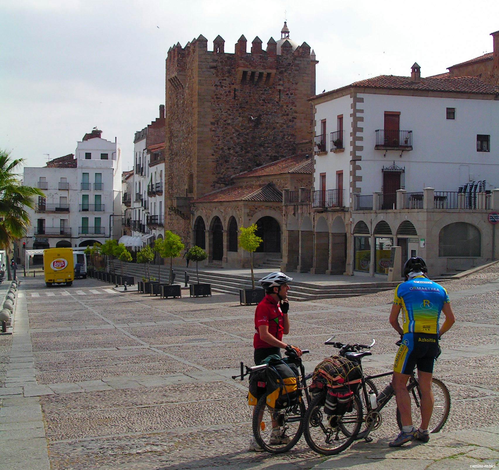 Or&iacute;genes de la V&iacute;a de la Plata: peregrinos en bicicleta rodeados de historia