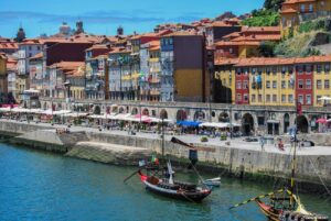 Porto, ciudad Patrimonio de la Humanidad, desde la orilla del Duero
