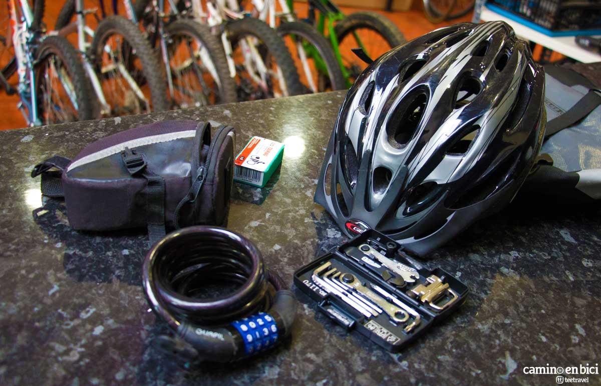 Camino en Bici - Kit de herramientas - Candado - Casco